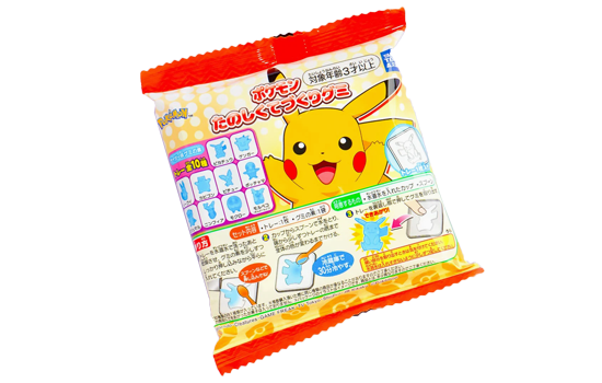 een zak snoep met Pikachu op de voorkant