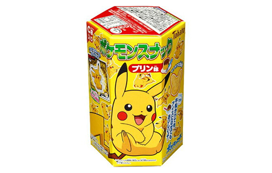 een geel zeshoekig doosje met Pikachu op de voorkant